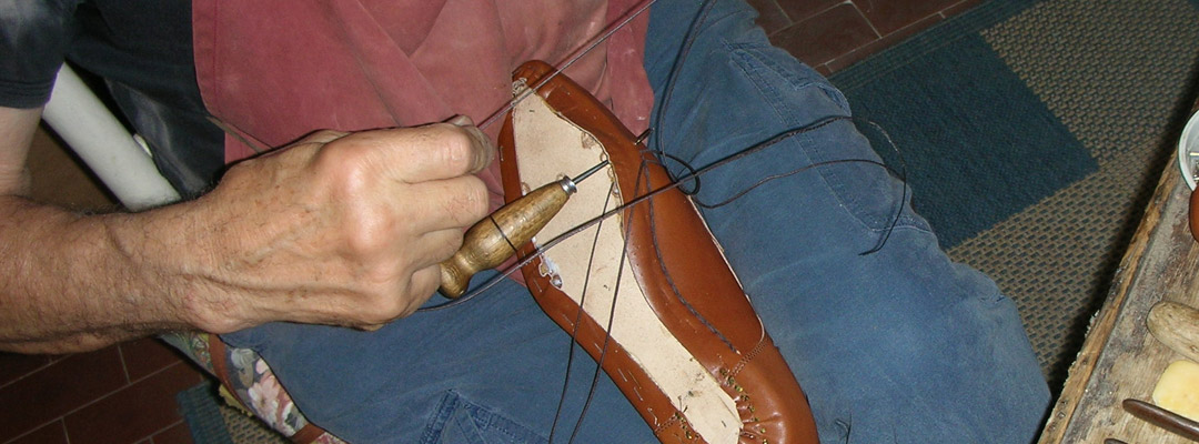 lavorazione artigianale scarpe uomo